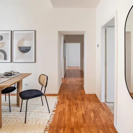 Modern Cozy Near The Colosseum In 4* Róma