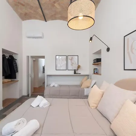 Modern Cozy Near The Colosseum In 4* Róma