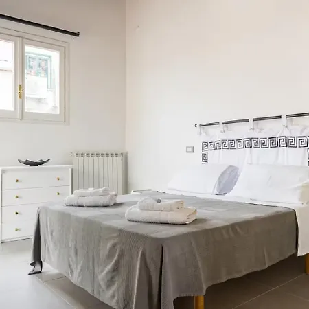 Modern Cozy Near The Colosseum In 4* Róma
