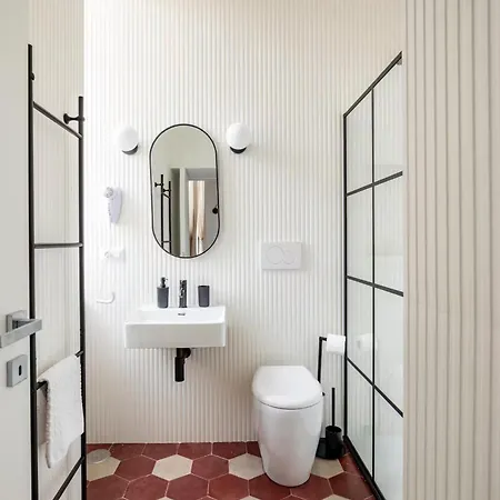 Modern Cozy Near The Colosseum In 4* Róma